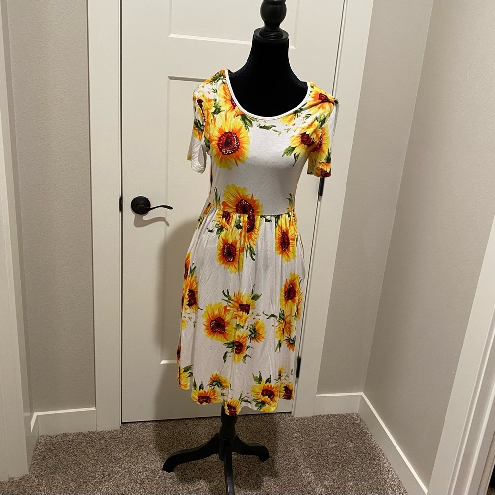 Sunflower Print Midi Dress in White and Yellow